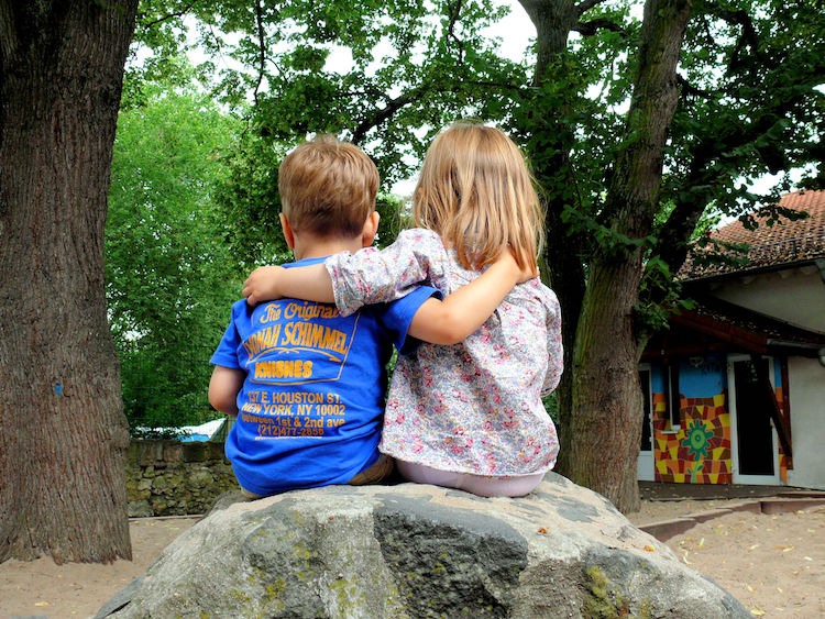 Freundschaft im Kindergarten. Foto: S.v.Gehren / pixelio.de