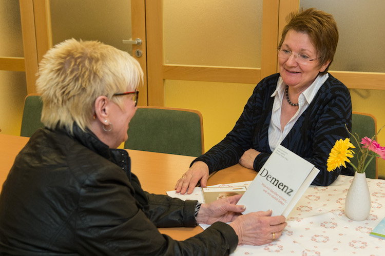 Lydia Ballhausen im Gespräch über Demenz. - Foto: Niklas Richter