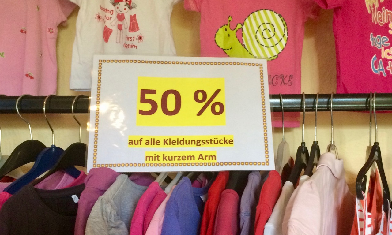 Im FAIRKAUF-Laden purzeln beim Sommerschlussverkauf vom 20. bis 31. Juli die Preise. | Foto: Caritas