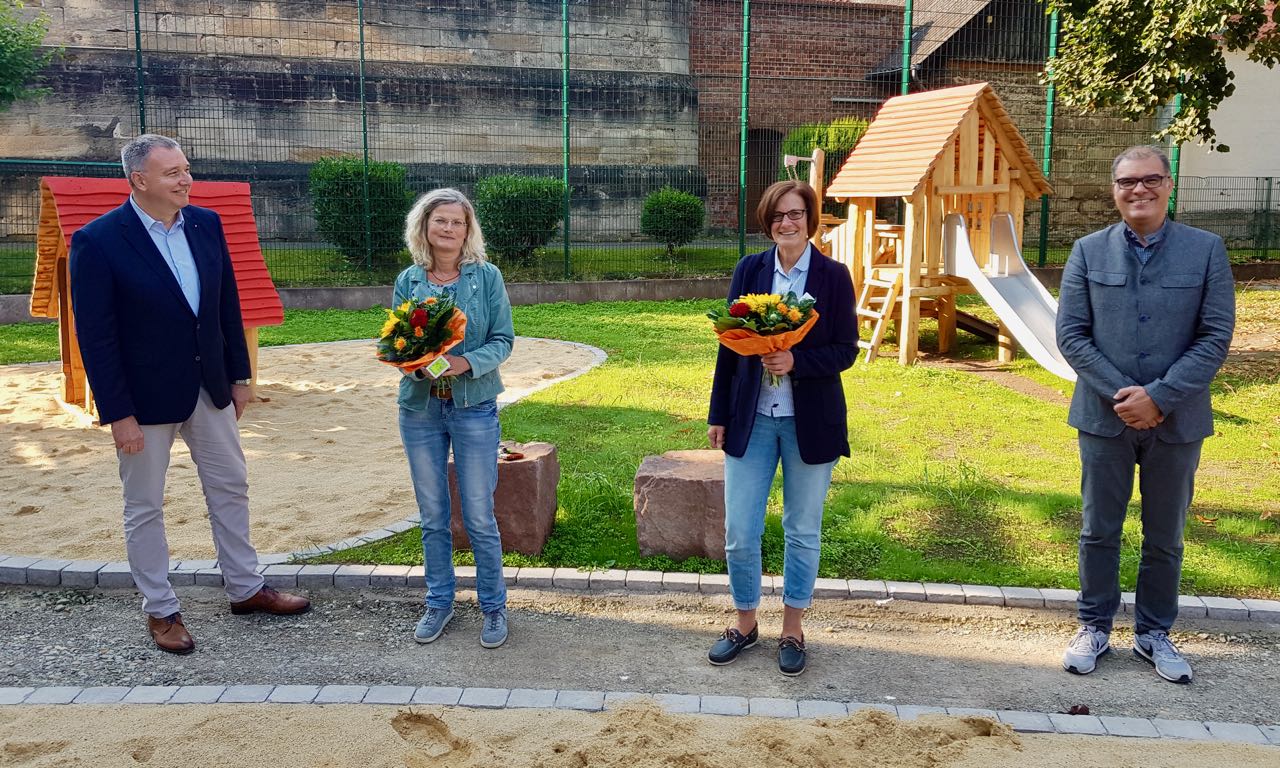 Wechsel in der Geschäftsbereichsleitung: Heike Jagemann (3.v.l.) übernimmt Aufgaben von Marie-Theres Waning-Ernst im Caritasverband Südniedersachsen e.V. Vorstandssprecher Ralf Regenhardt (l.) und Vorstand Holger Gatzenmeyer freuen sich auf die weitere Zusammenarbeit. | Foto: Caritas