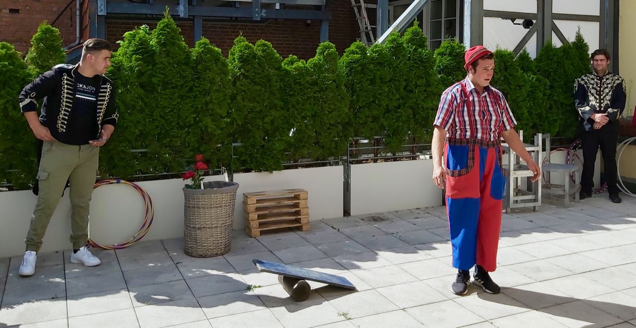 Zirkus Salinon auf der LWH-Dacheterrasse. | Foto: Caritas