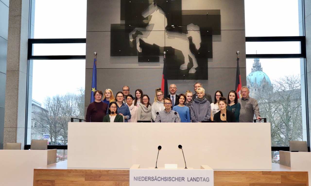 Caritas-Azubis beim Besuch im Landtag in Hannover. | Foto: Caritas