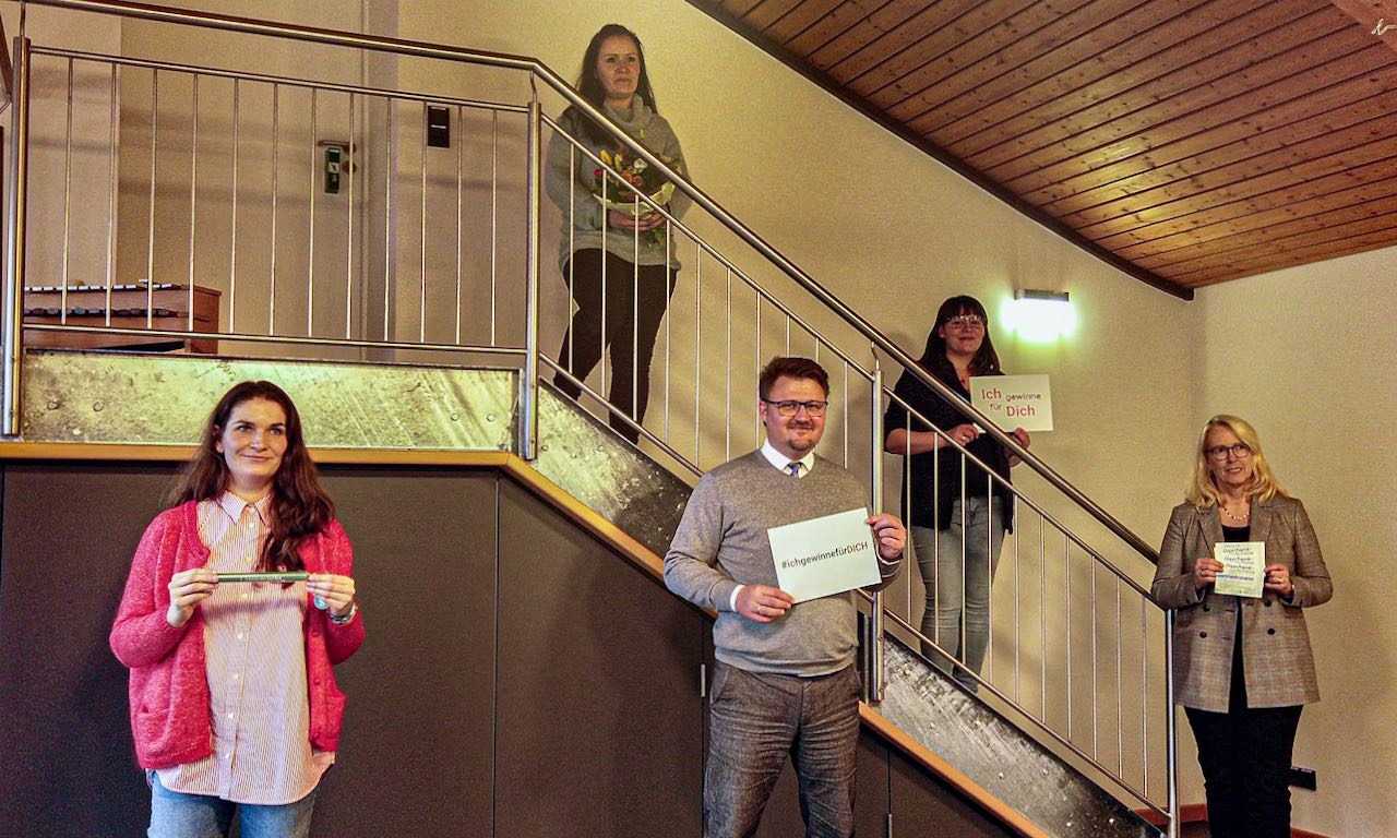 Für die Aktion #IchGewinnefürDich werben gemeinsam (v.l.): Isabel Lubojanski, Elvira Werner, Thorsten Feike, Cathleen Reichmann und Anka-Maria Walther. | Foto: Björn Scholz