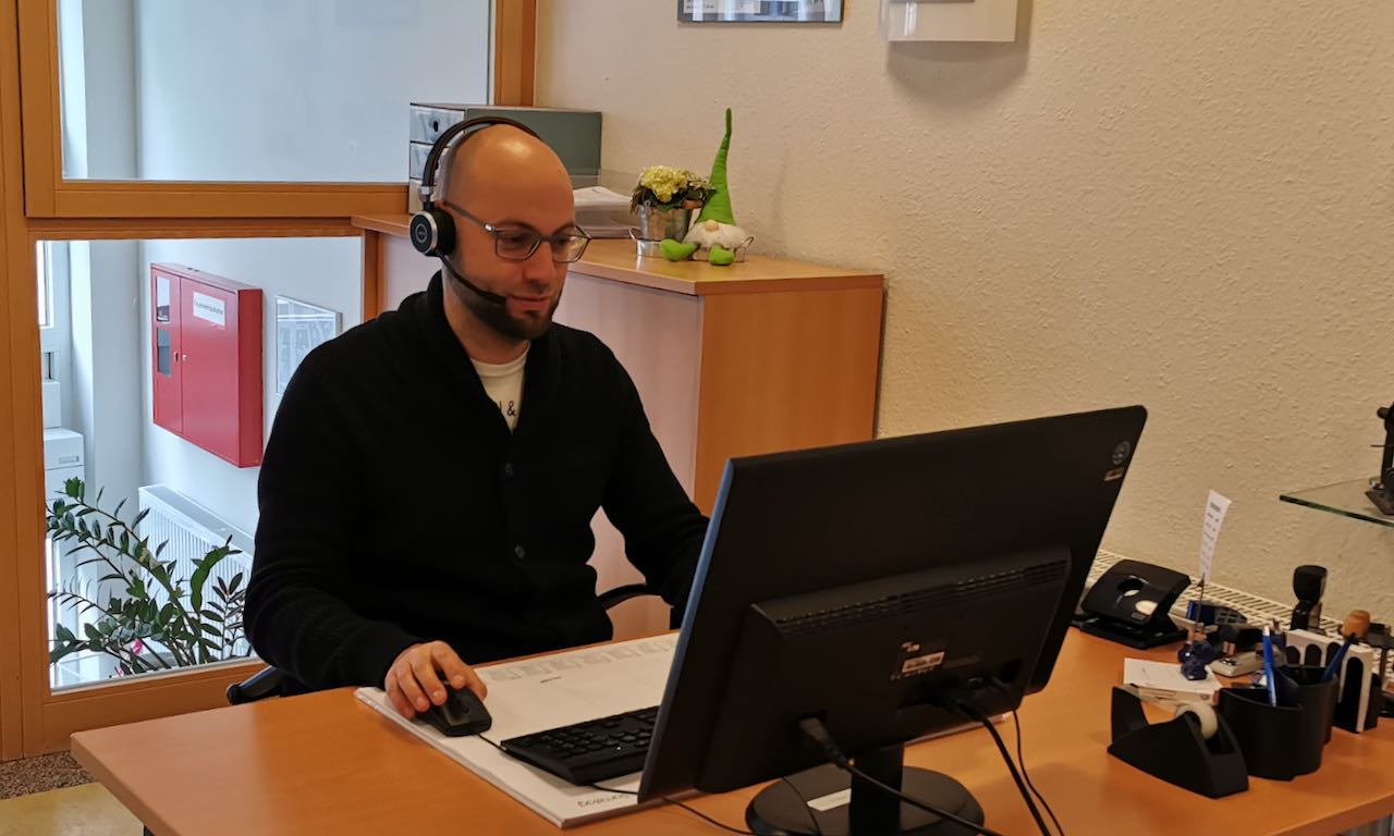 LWH-Leiter Johannes Riemekasten-Remy organisiert die Videokonferenzen zum Thema Demenz. | Foto: Caritas Südniedersachsen