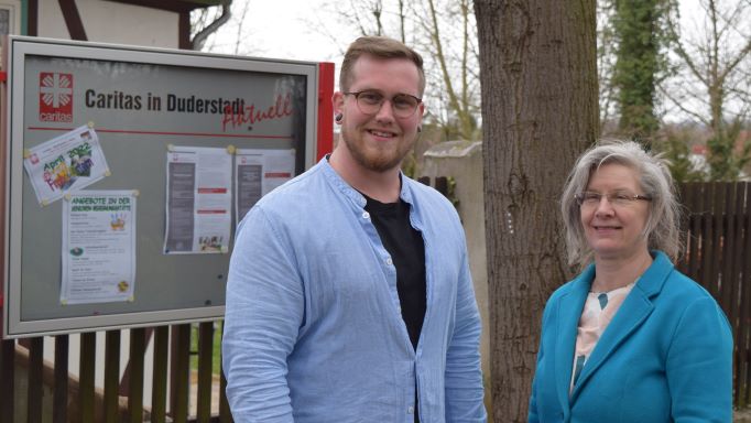 Arbeiten als Team in der Suchtberatung der Caritas in Duderstadt: Jens Klie und Friederike Smilge. | Foto: Broermann / Caritas