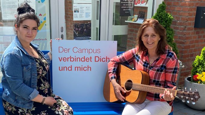 Madlin Dettenbach (l.) und Dagmar Henkel freuen sich auf den Start des MitMachChors. | Foto: Isabel Lubojanski / Caritas
