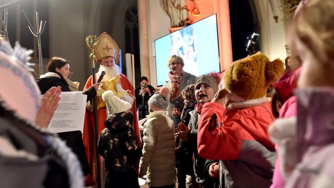 Auch der Nikolaus selbst war zu Gast beim Nikolauskonzert. | Foto: Iris Blank / cps