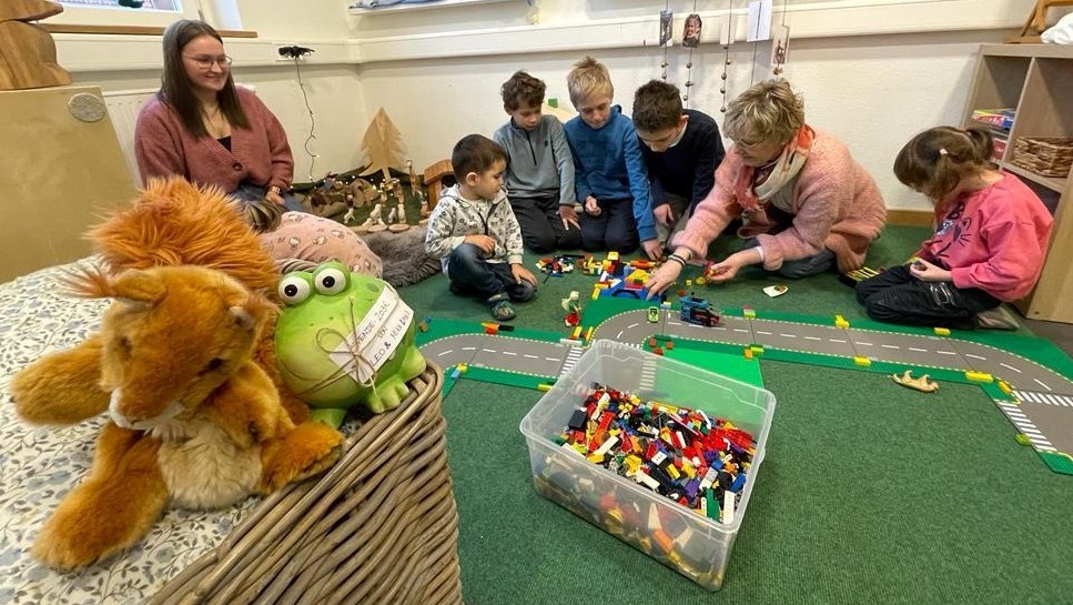 Spielen verbindet: in der Eichhörnchen-Gruppe wurde gemeinsam gespielt. | Foto: Caritas