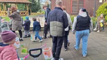 Verbreiten mit ihren Laternen und Liedern viel Freude: Kinder aus dem Campus waren zum Martinstag in der Tagespflege. | Foto: Caritas