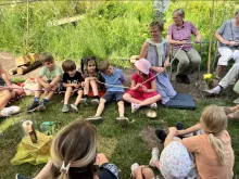 Erzieherinnen, Therapeut:innen für Sprache und Trauma sowie weitere FachkräftenErzieherinnen, Therapeut:innen für Sprache und Trauma sowie weiteren Fachkräfte unterstützten die Kinder und Familien | Foto: Caritas