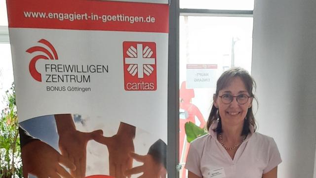 Maria Weiss informierte in Rosdorf über die Arbeit des Freiwilligenzentrums BONUS Göttingen. | Foto: Caritas