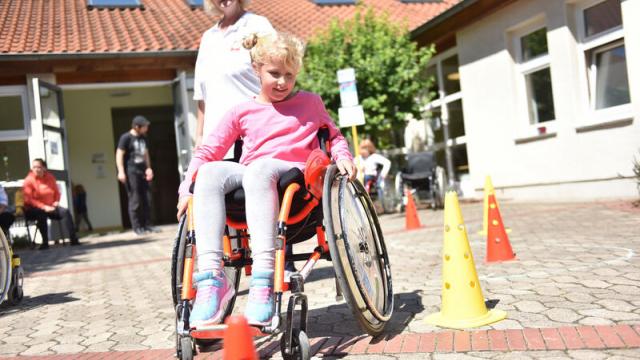Inklusion erlebbar: auch ein Rollstuhlparcours konnte durchfahren werden. | Foto: Iris Blank 