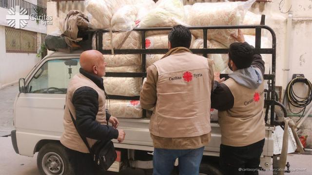 Warme Decken von der Caritas werden in Lattakia/Syrien verteilt. | Foto: Caritas international / Caritas Syrien