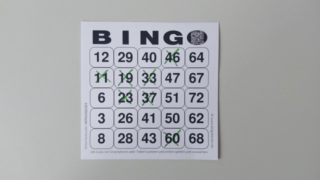 Zettel mit der Aufschrift Bingo