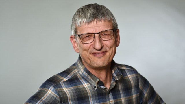 Das Foto zeigt ein Portrait: Thomas Pohl