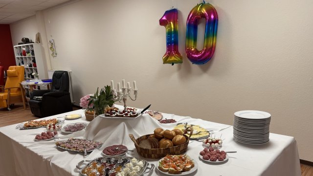 Das Foto zeigt da Buffet für die Tagesgäste.
