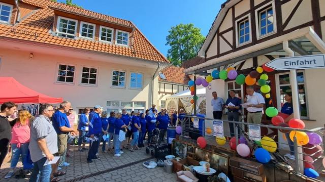 40 Ehrenamtliche engagieren sich derzeit beim FAIRKAUF-Laden. Ohne sie würde der Laden nicht laufen| Foto: Hartnack/Caritas