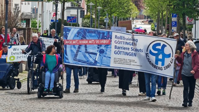 Eine Demozug von vorne.