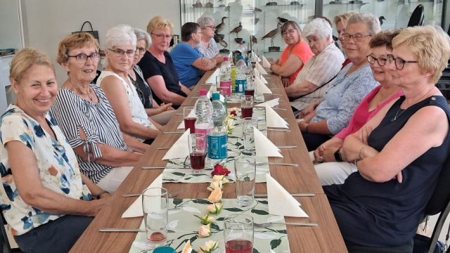 Das Bild zeigt eine Gruppe von Ehrenamtlichen 